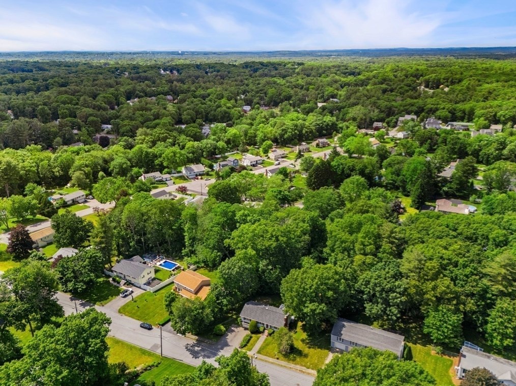 90 Drake Rd, Burlington MA 01803-1865 exterior