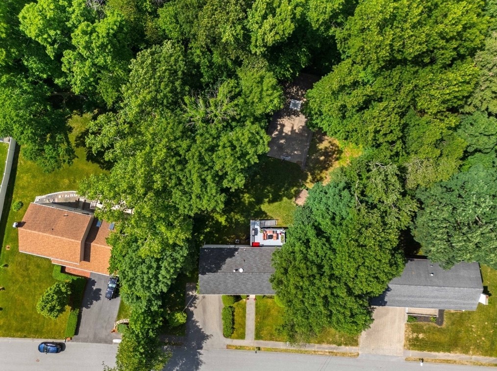 90 Drake Rd, Burlington MA 01803-1865 exterior