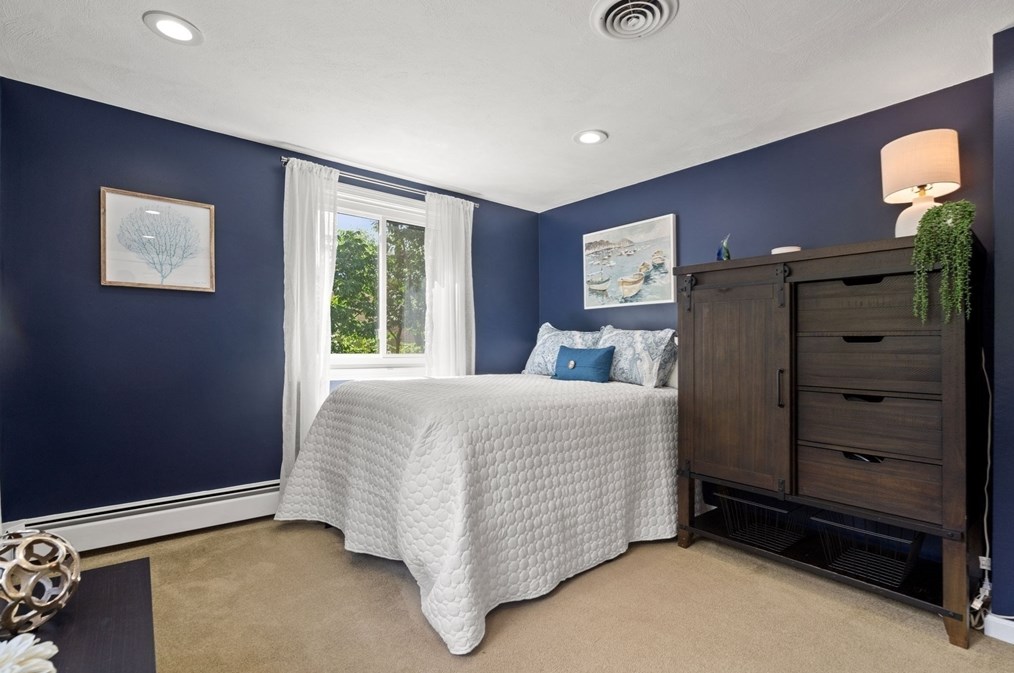 90 Drake Rd, Burlington MA 01803-1865 exterior