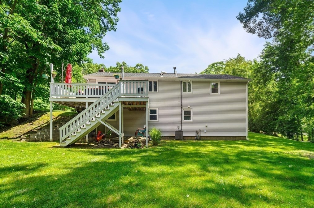 90 Drake Rd, Burlington MA 01803-1865 exterior