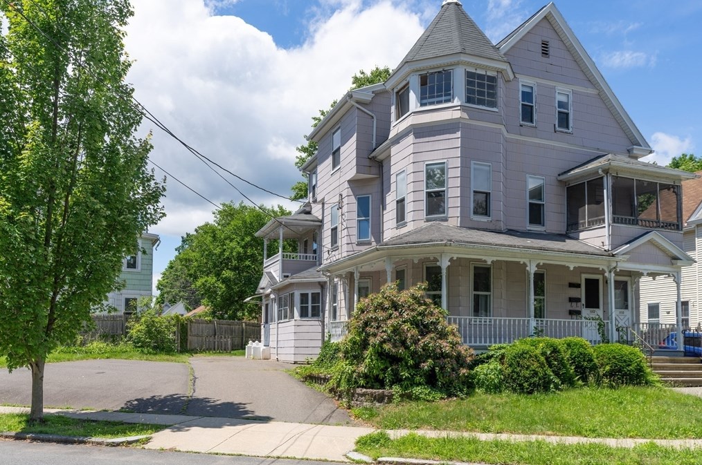 110 Chapin St, Holyoke MA  01040-3550 exterior