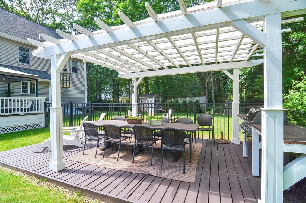 100 St, Franklin MA 02038-3398 exterior