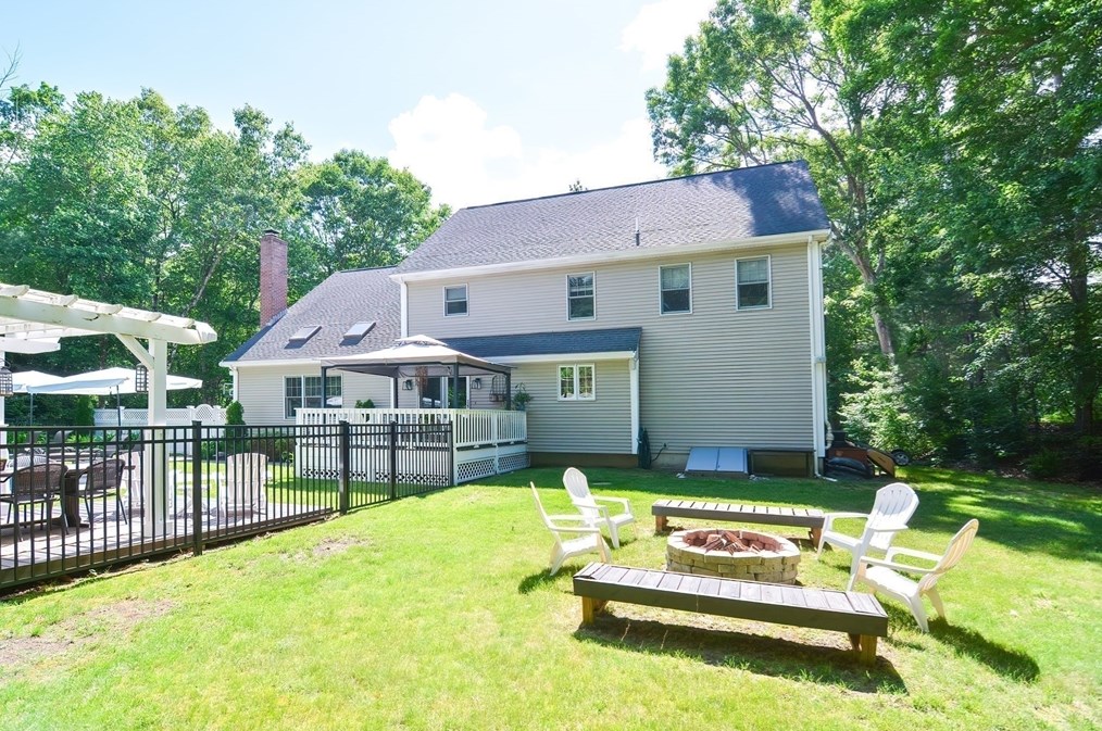 100 St, Franklin MA 02038-3398 exterior