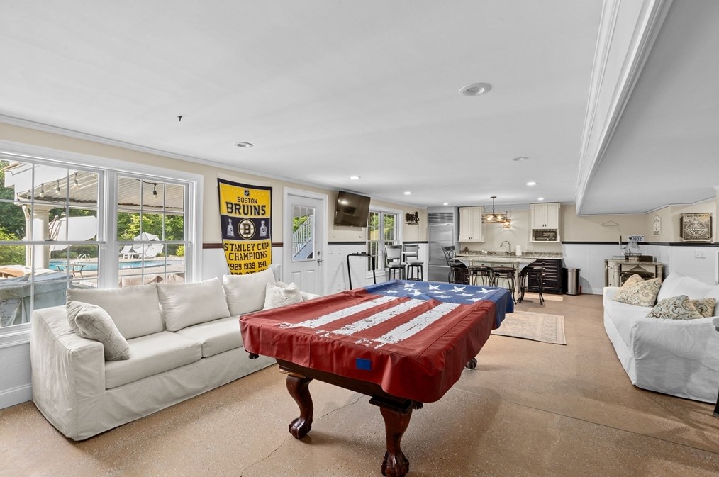 259 Lynch Ave, Fall River MA 02726 exterior