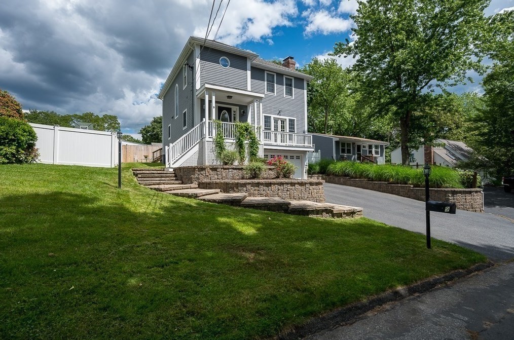 9 Liberty Dr, Shrewsbury, MA 01545 exterior