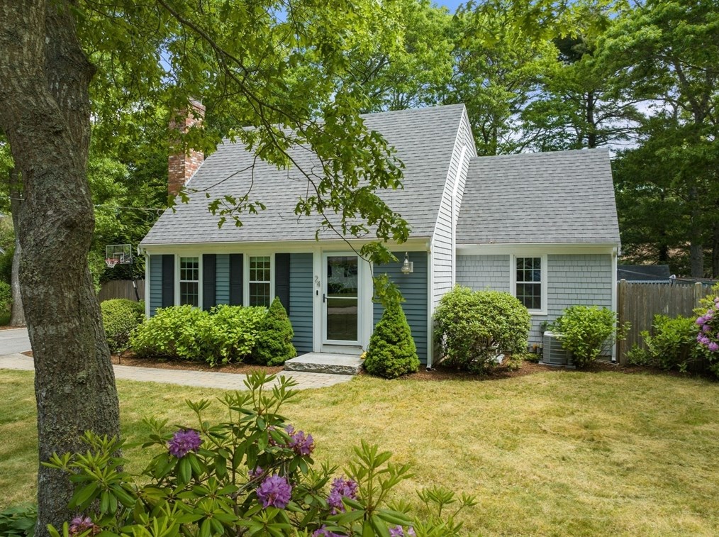 24 Harbor Dr, Teaticket, MA 02536 exterior