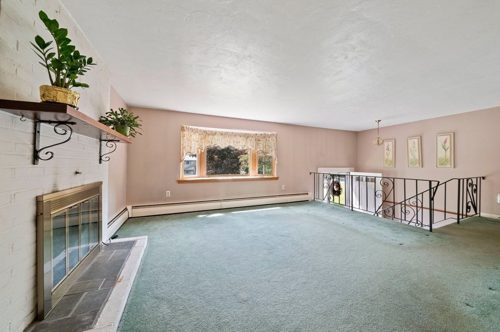 45 Fairwood Dr, Pembroke MA 02359-2713 exterior