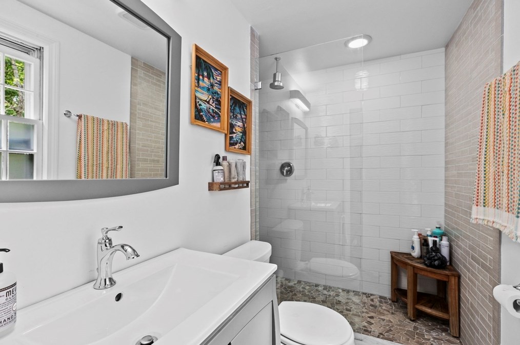 203 Lazell St, Hingham MA 02043-4404 exterior