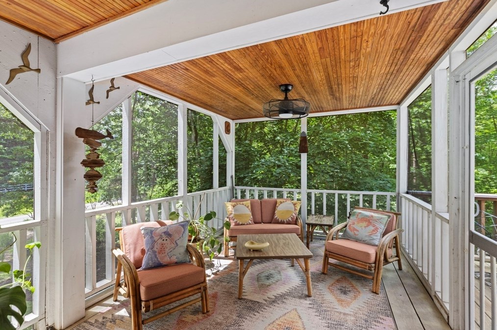 203 Lazell St, Hingham MA 02043-4404 exterior