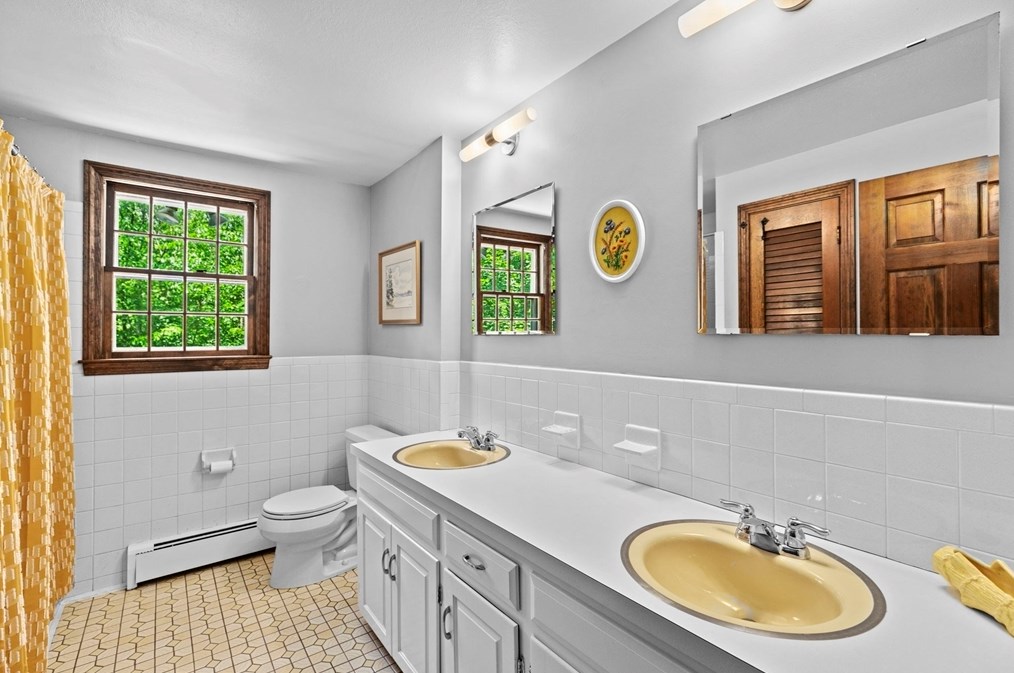 203 Lazell St, Hingham MA 02043-4404 exterior