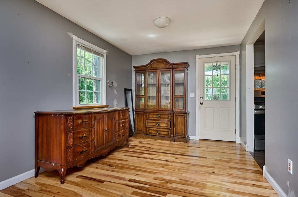 70 Tallyho Dr, Springfield MA 01118-1943 exterior