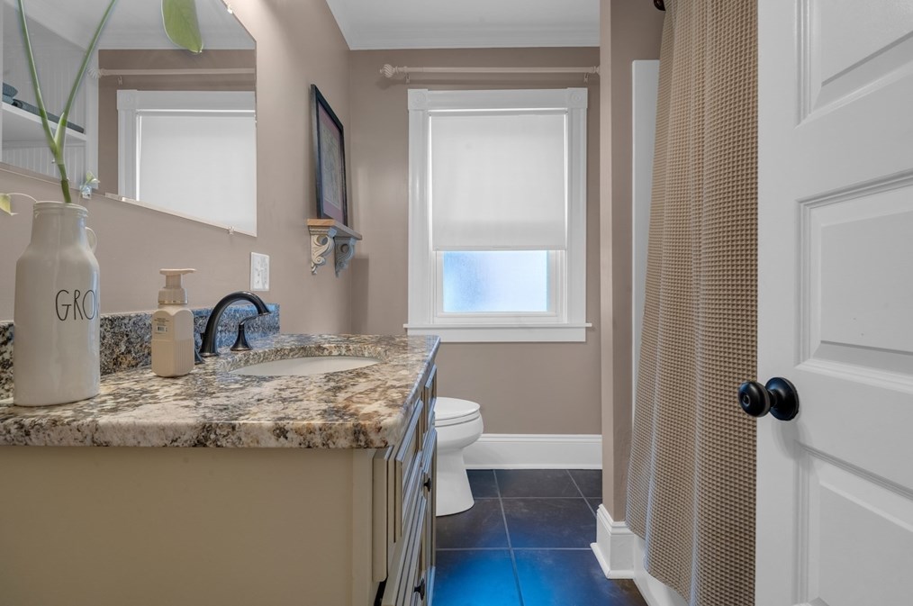 21 Tremont St, New Bedford MA 02740-3714 exterior