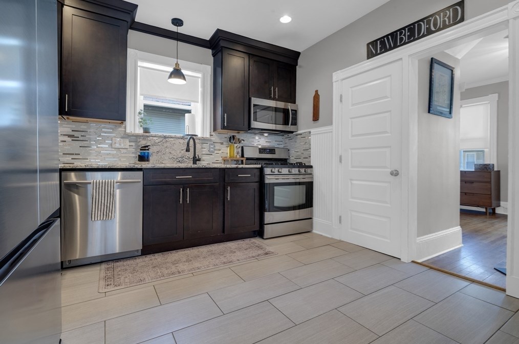 21 Tremont St, New Bedford MA 02740-3714 exterior