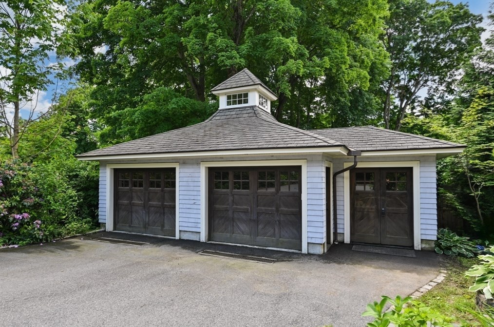 536 Walnut St, Newton MA 02460-2467 exterior