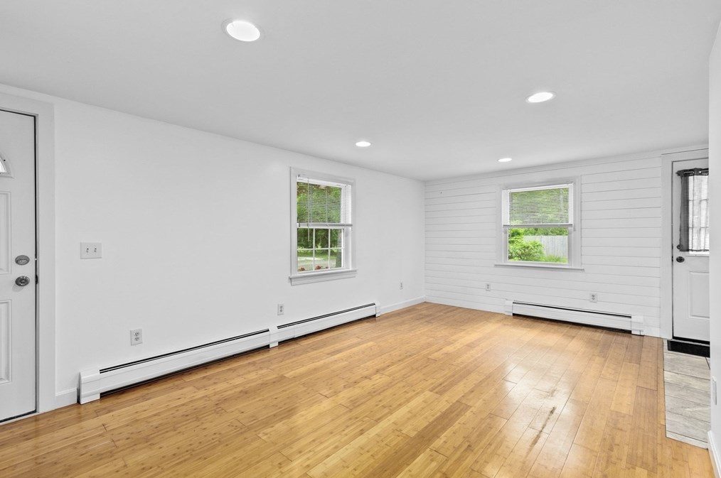 11 Brothers Ln, Harwich MA 02645-1509 exterior