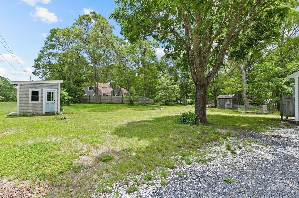 11 Brothers Ln, Harwich MA 02645-1509 exterior