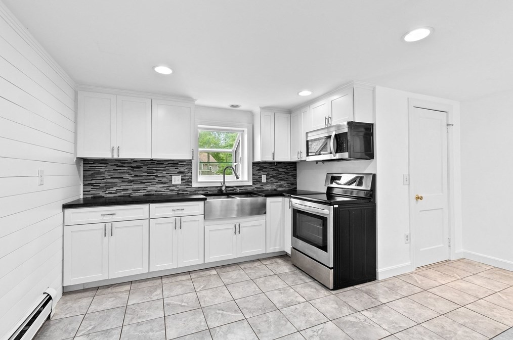 11 Brothers Ln, Harwich MA 02645-1509 exterior