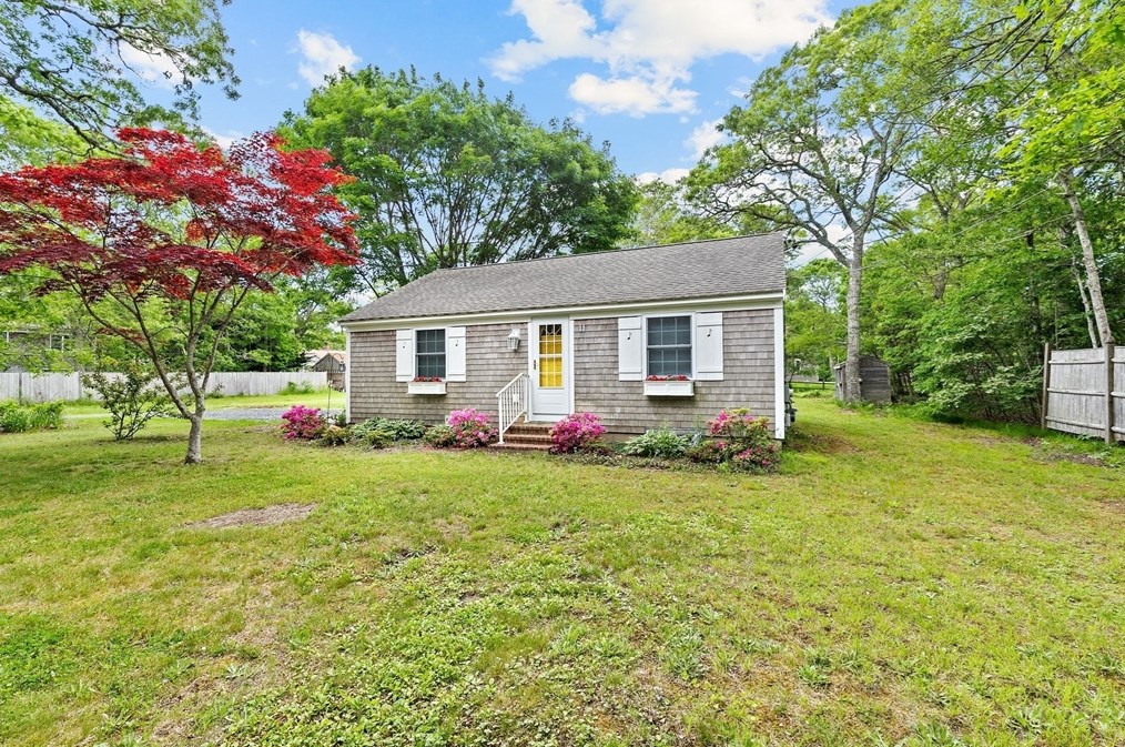 11 Brothers Ln, Harwich MA 02645-1509 exterior