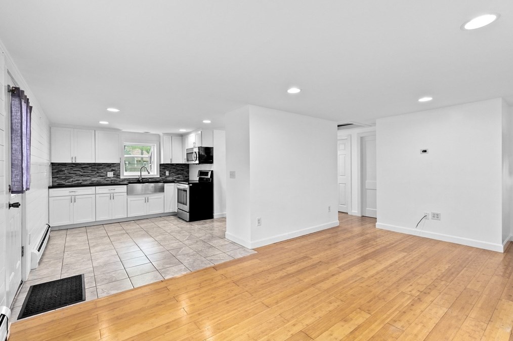 11 Brothers Ln, Harwich MA 02645-1509 exterior