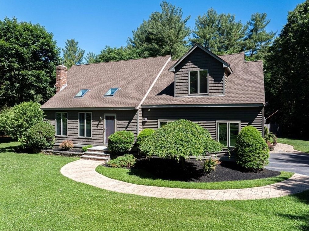 11 Sheila Ln, Franklin, MA 02038