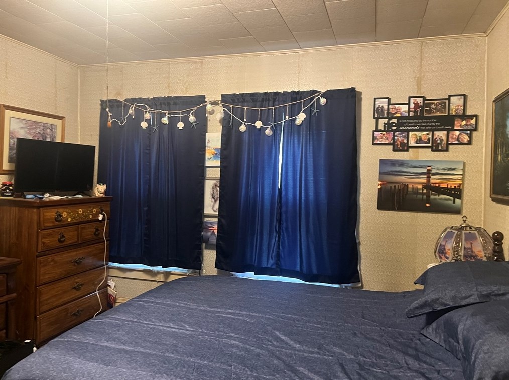 43 Oak Ave, Royalston MA 01331 exterior