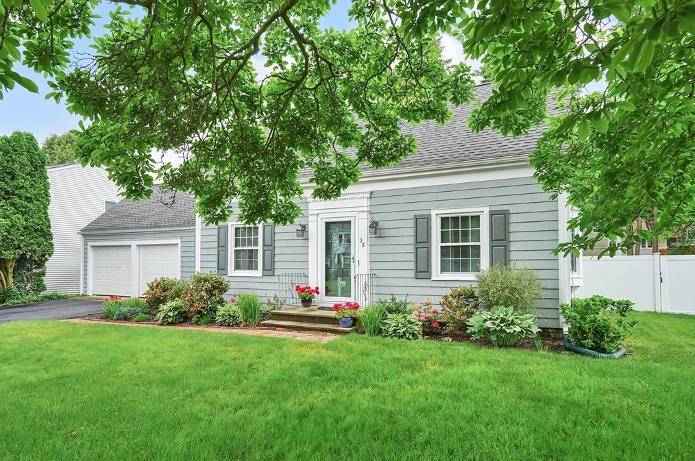 38 Fallston St, Springfield, MA 01119