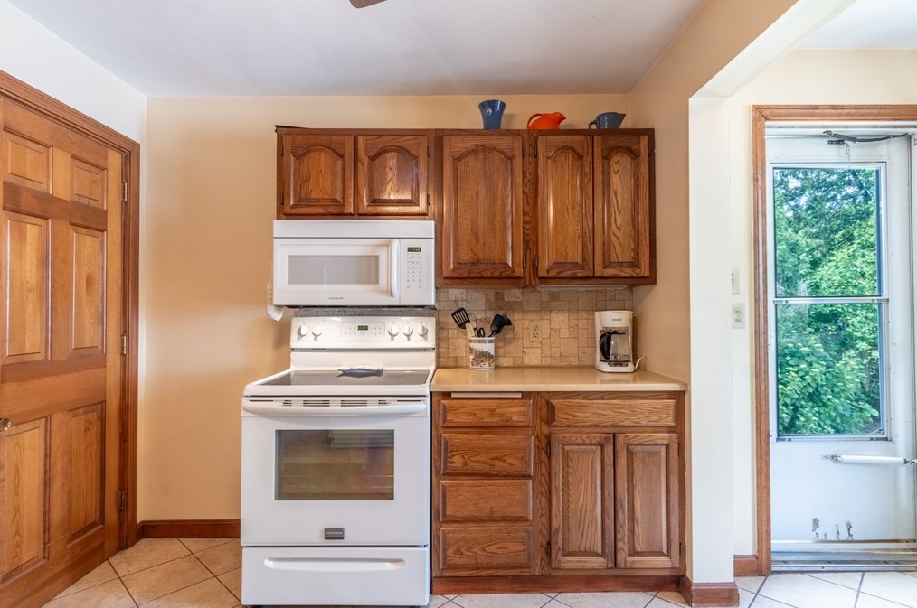 160 Abbott St, Springfield MA  01118-1601 exterior