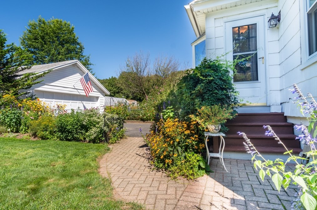 160 Abbott St, Springfield MA  01118-1601 exterior