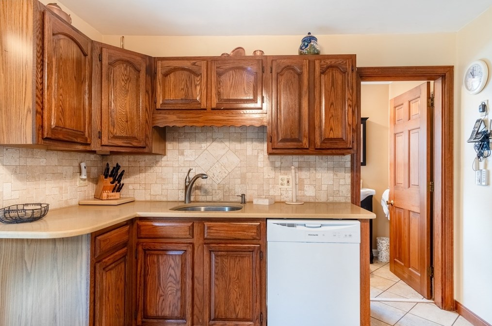 160 Abbott St, Springfield MA  01118-1601 exterior