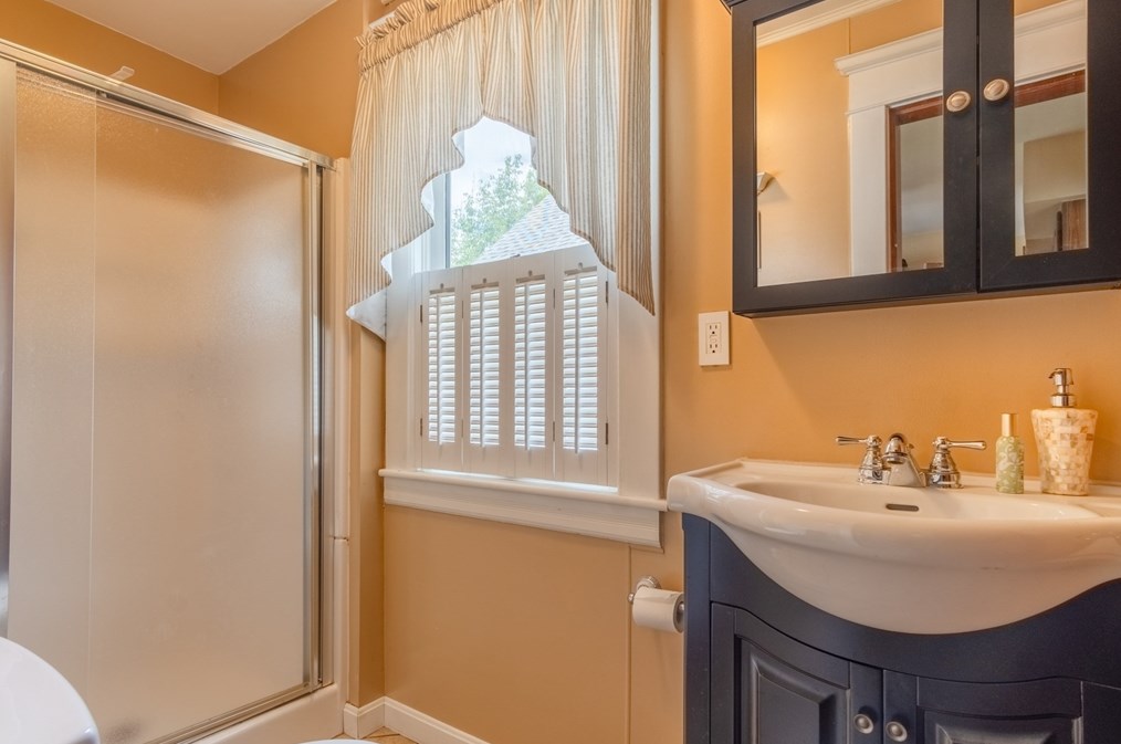 160 Abbott St, Springfield MA  01118-1601 exterior