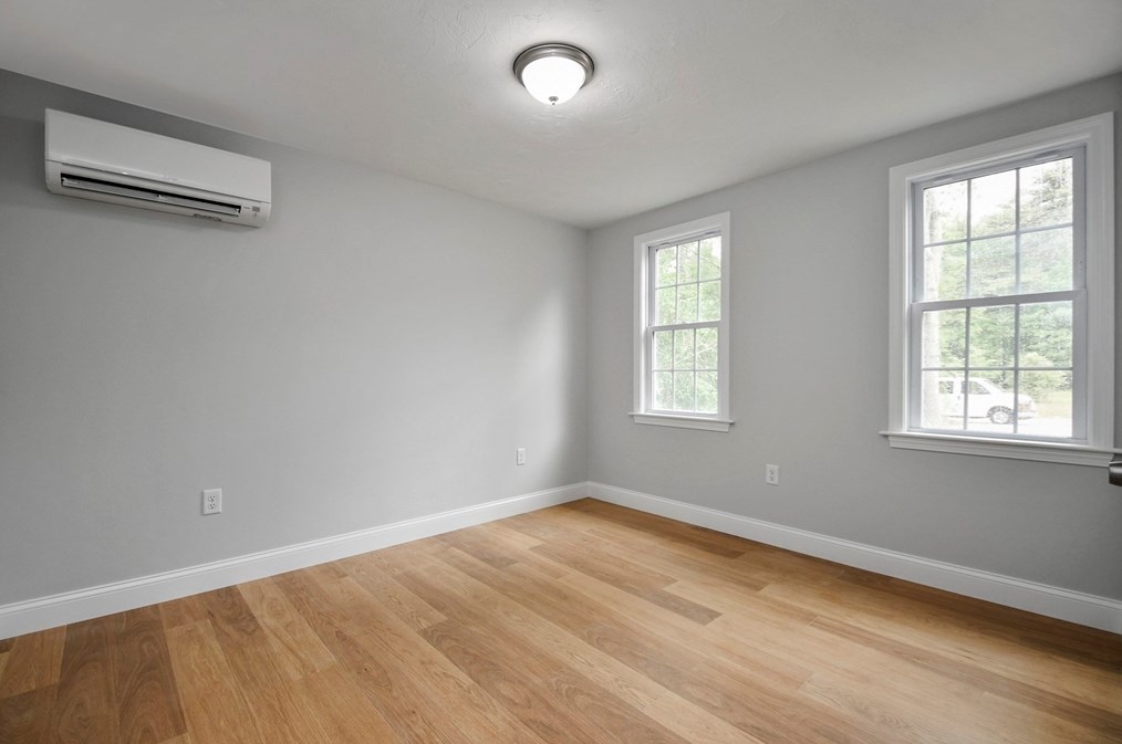 8 Milford St, Plymouth MA 02360-5722 exterior