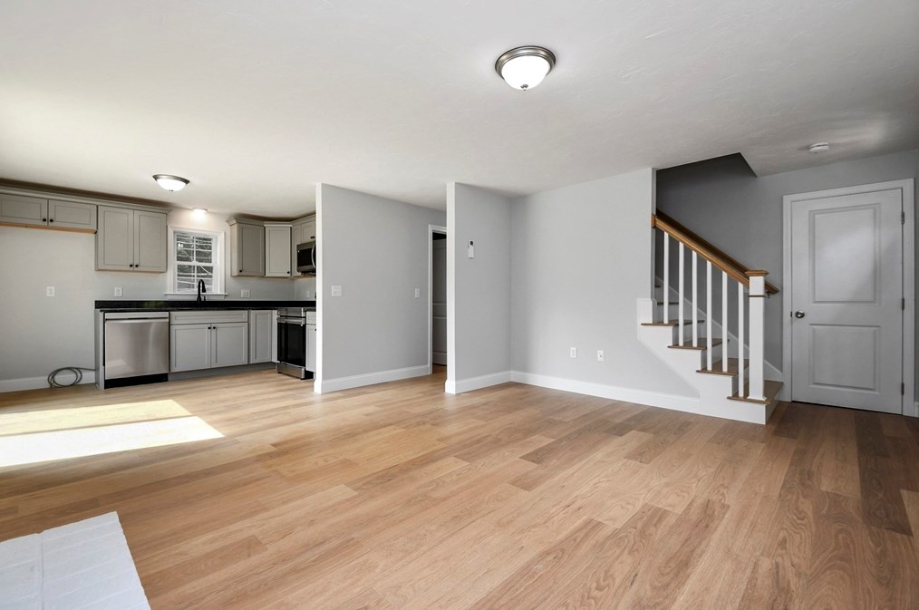 8 Milford St, Plymouth MA 02360-5722 exterior