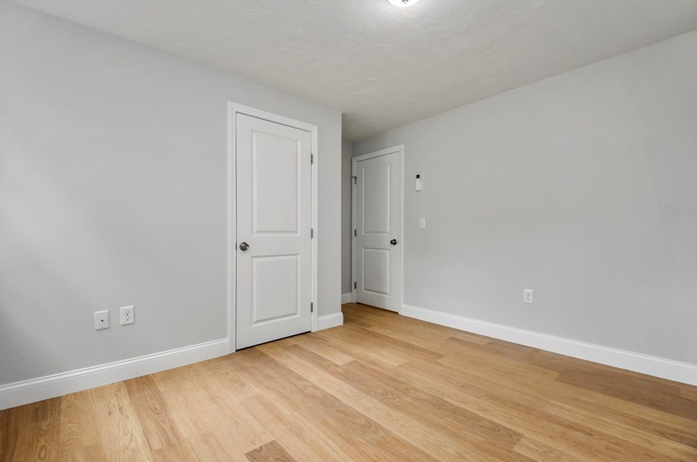 8 Milford St, Plymouth MA 02360-5722 exterior