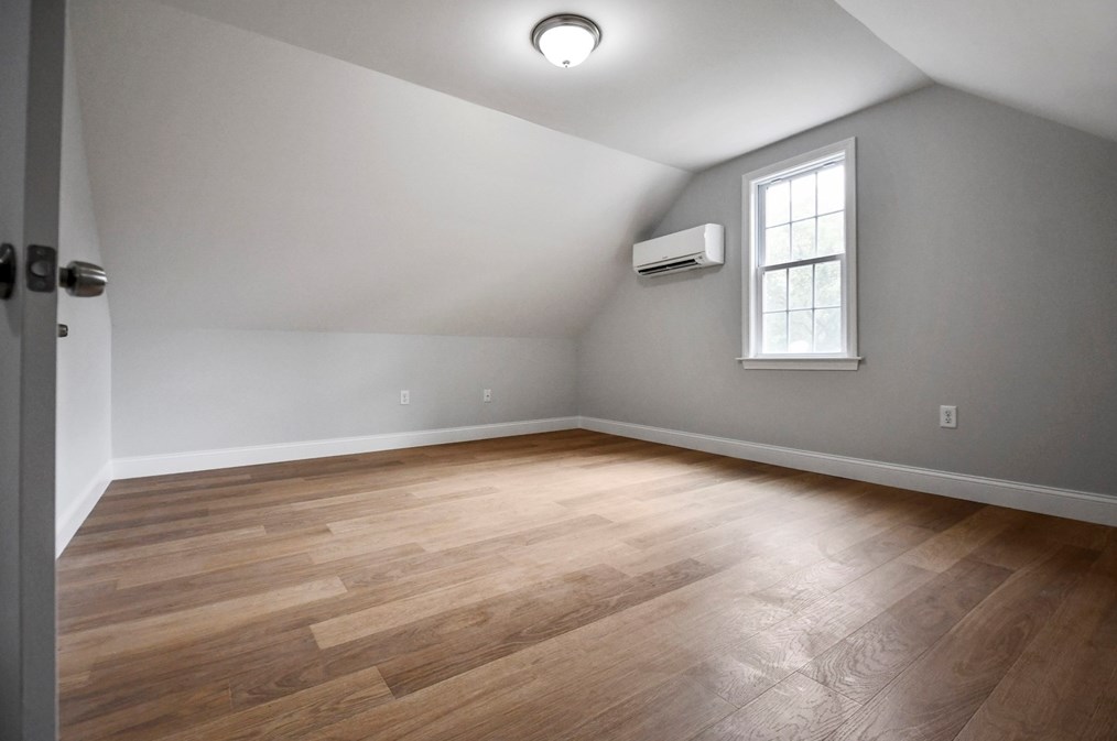 8 Milford St, Plymouth MA 02360-5722 exterior