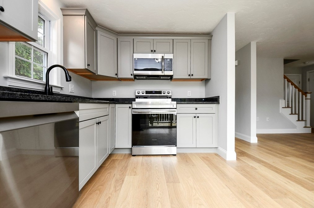 8 Milford St, Plymouth MA 02360-5722 exterior