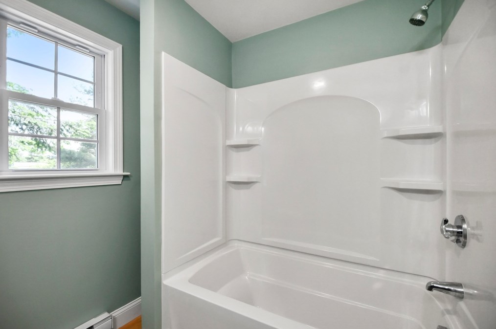 8 Milford St, Plymouth MA 02360-5722 exterior