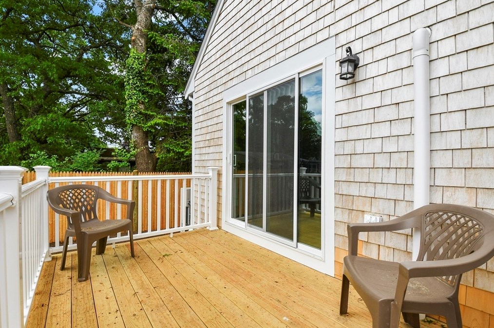 8 Milford St, Plymouth MA 02360-5722 exterior