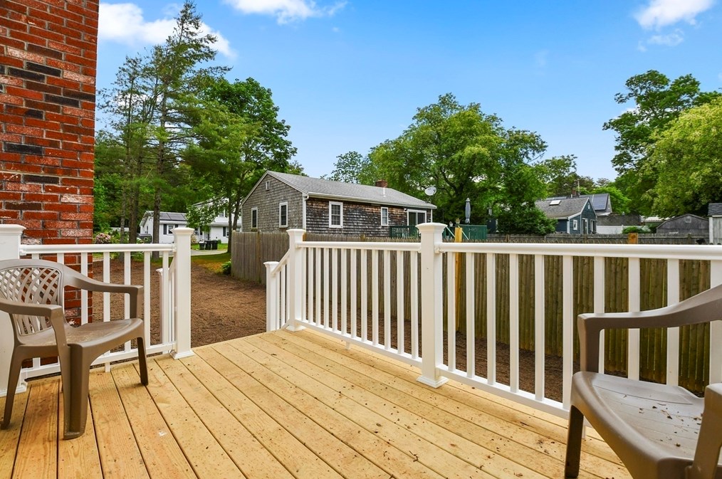 8 Milford St, Plymouth MA 02360-5722 exterior