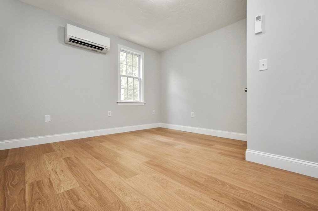 8 Milford St, Plymouth MA 02360-5722 exterior