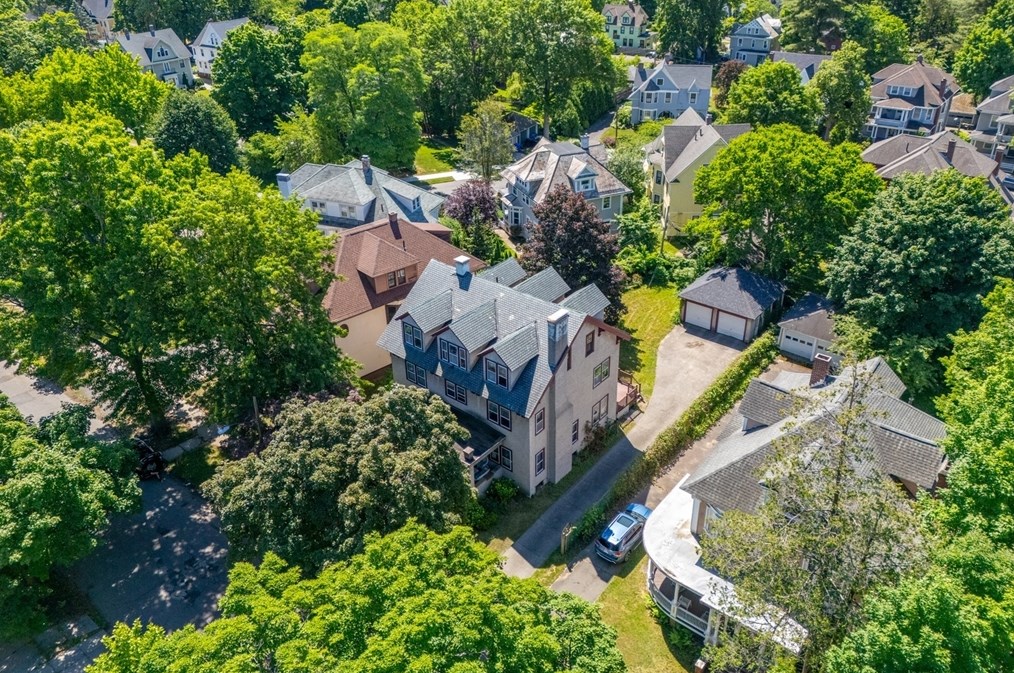 35 Spruceland Ave, Springfield, MA 01108 exterior