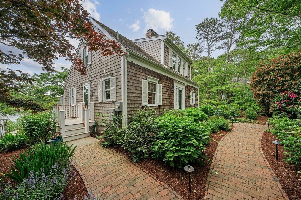 74 Fells Pond Rd, Mashpee, MA 02649 exterior