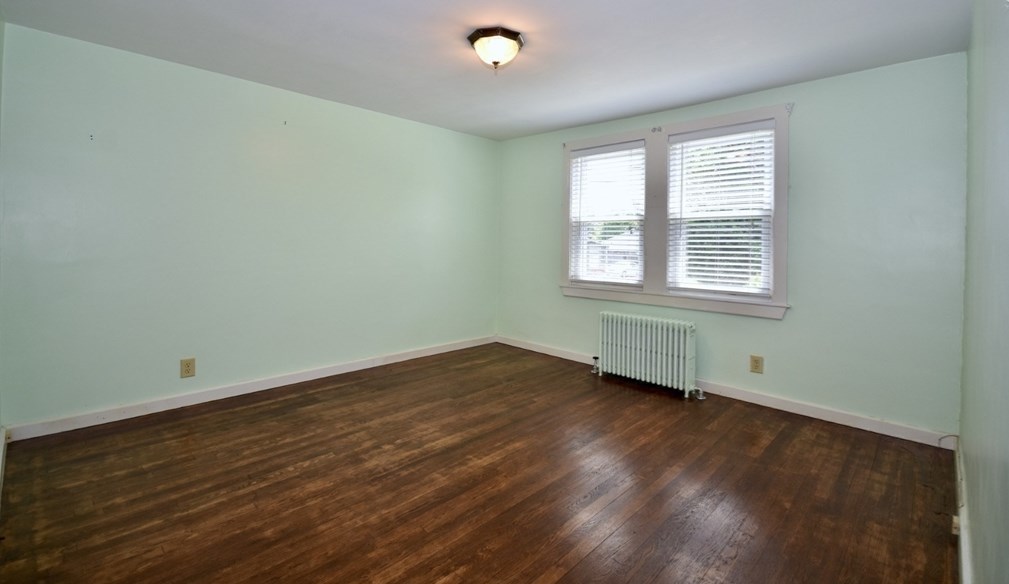 1053 Dewey St, New Bedford MA 02745-1521 exterior