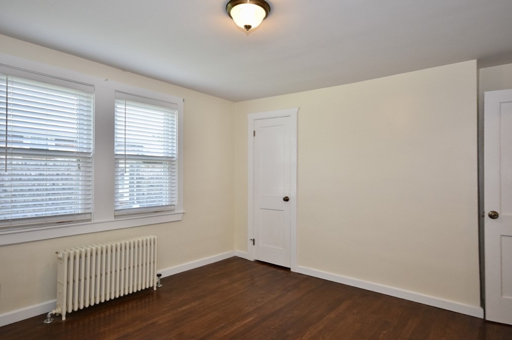 1053 Dewey St, New Bedford MA 02745-1521 exterior