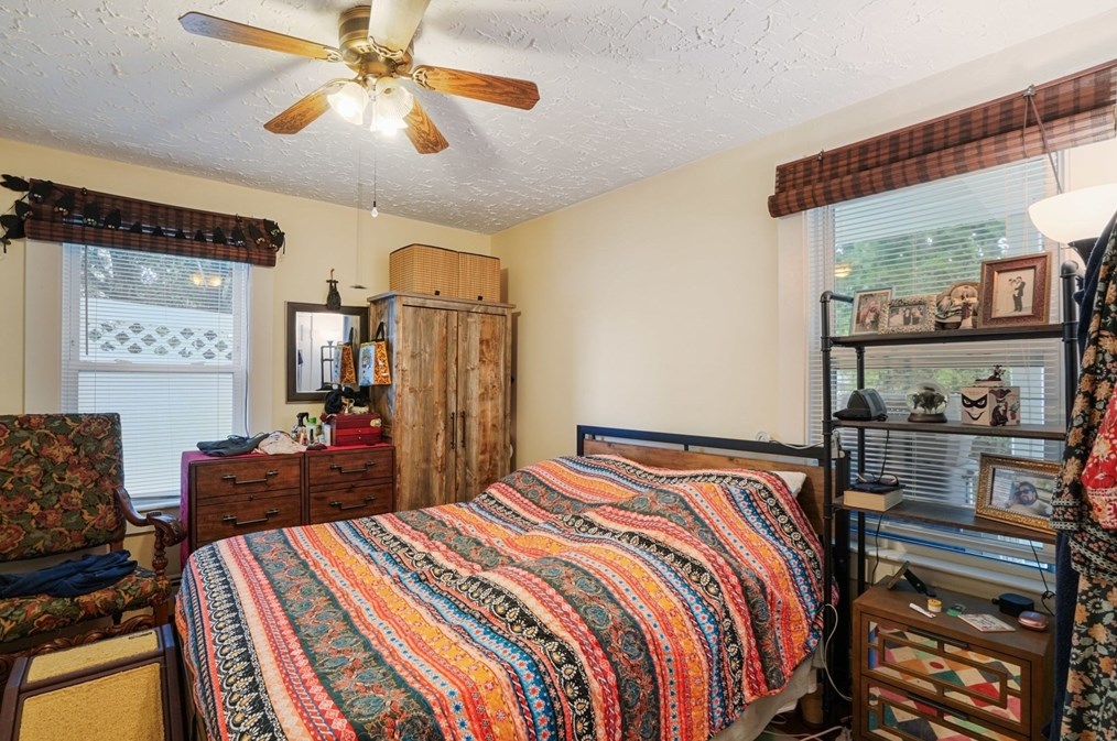 6 Horton St, Salem MA 01970-2847 exterior