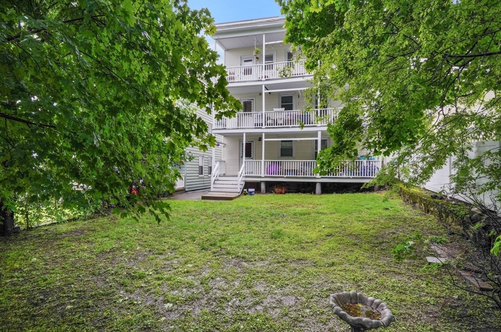 6 Horton St, Salem MA 01970-2847 exterior