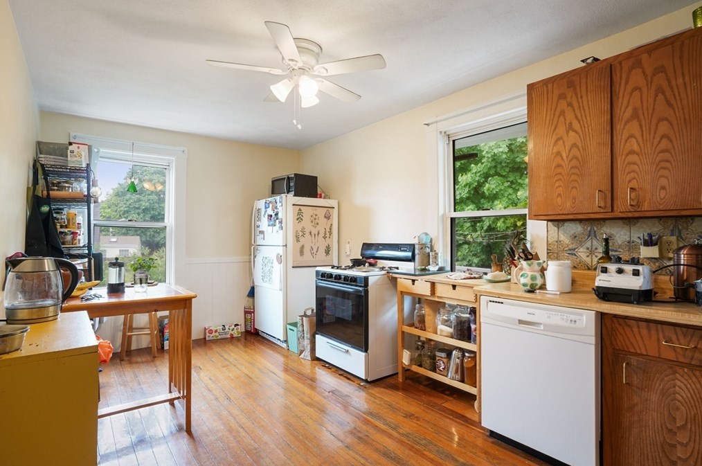 6 Horton St, Salem MA 01970-2847 exterior