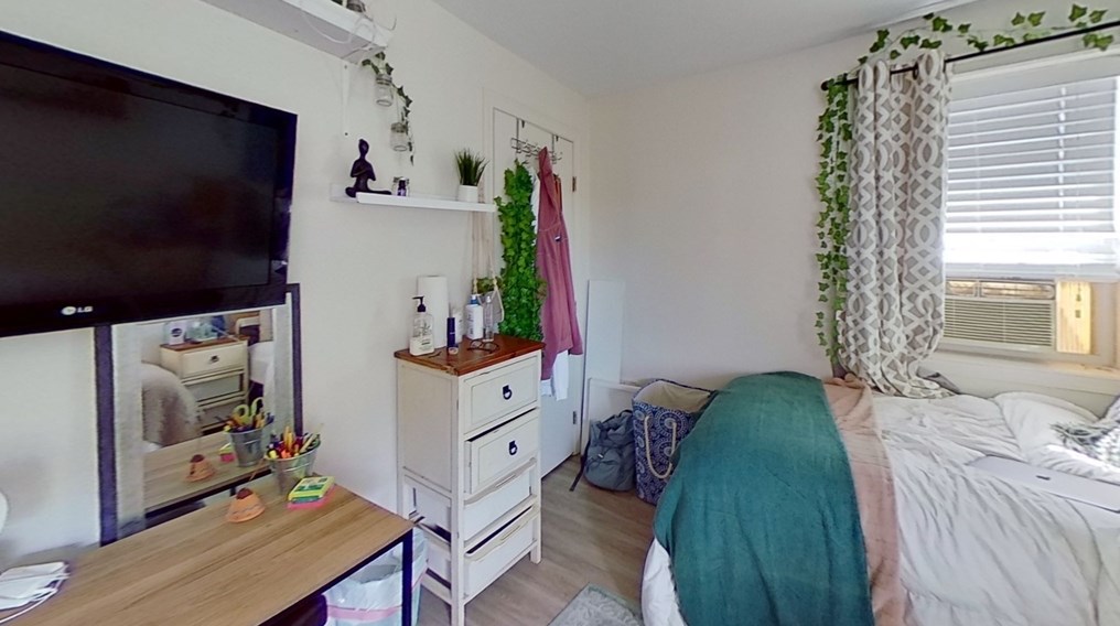 310 Belchertown Rd, Amherst MA 01002-2627 exterior