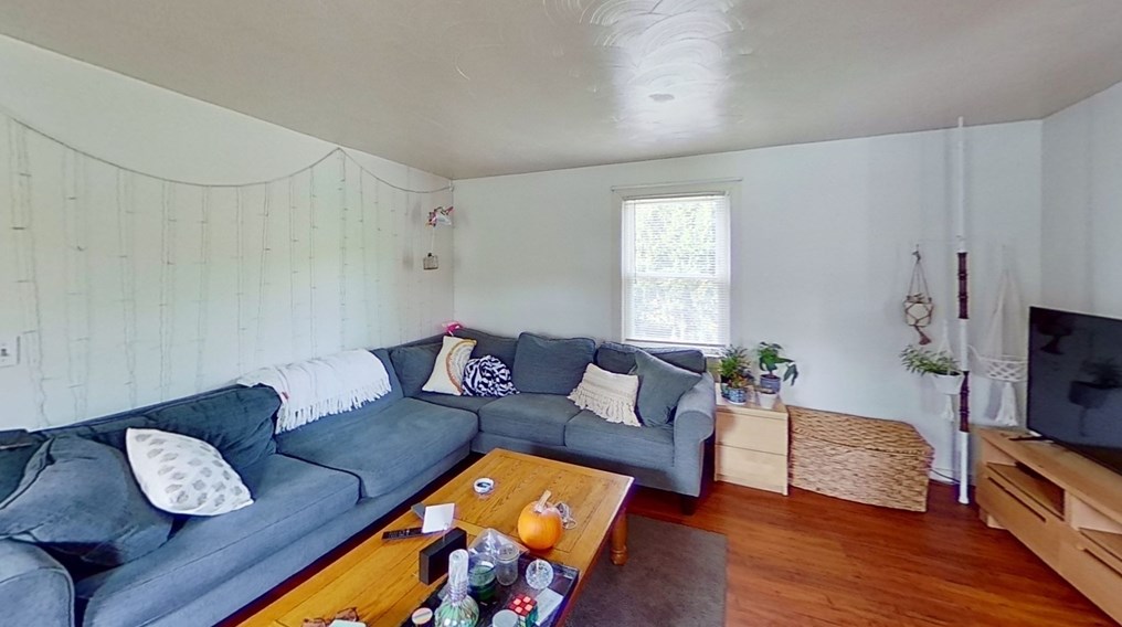 310 Belchertown Rd, Amherst MA 01002-2627 exterior