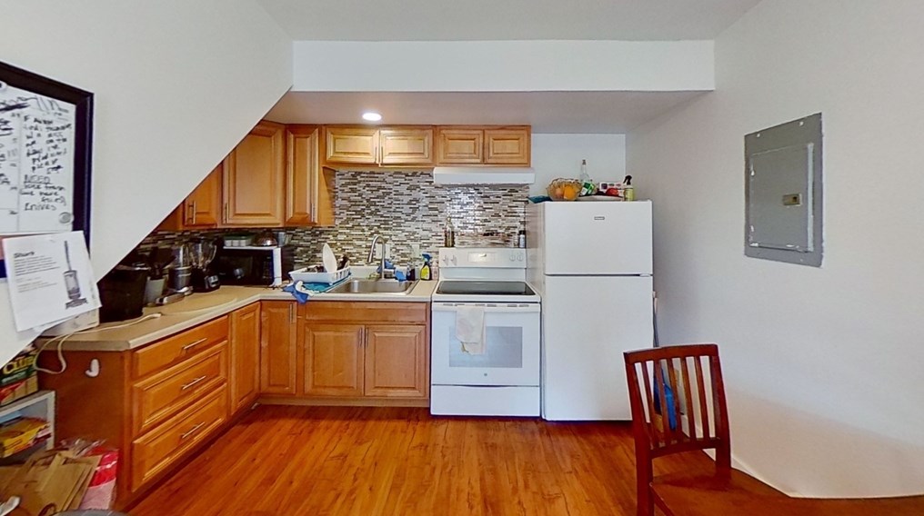 310 Belchertown Rd, Amherst MA 01002-2627 exterior