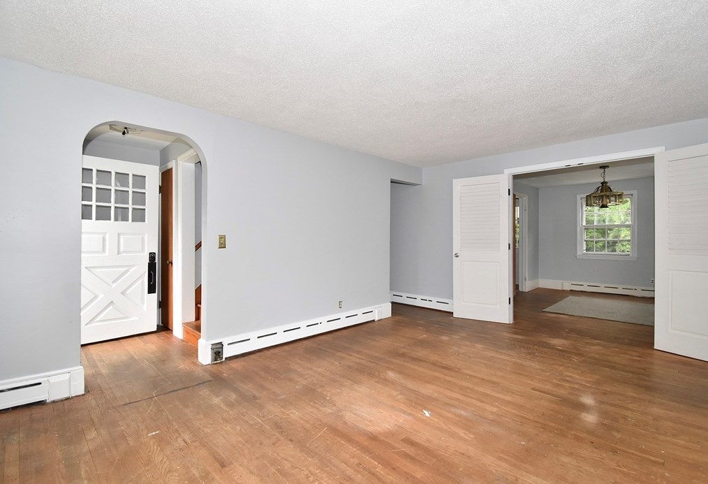 17 Old Brk Rd, Springfield MA 01118-1411 exterior